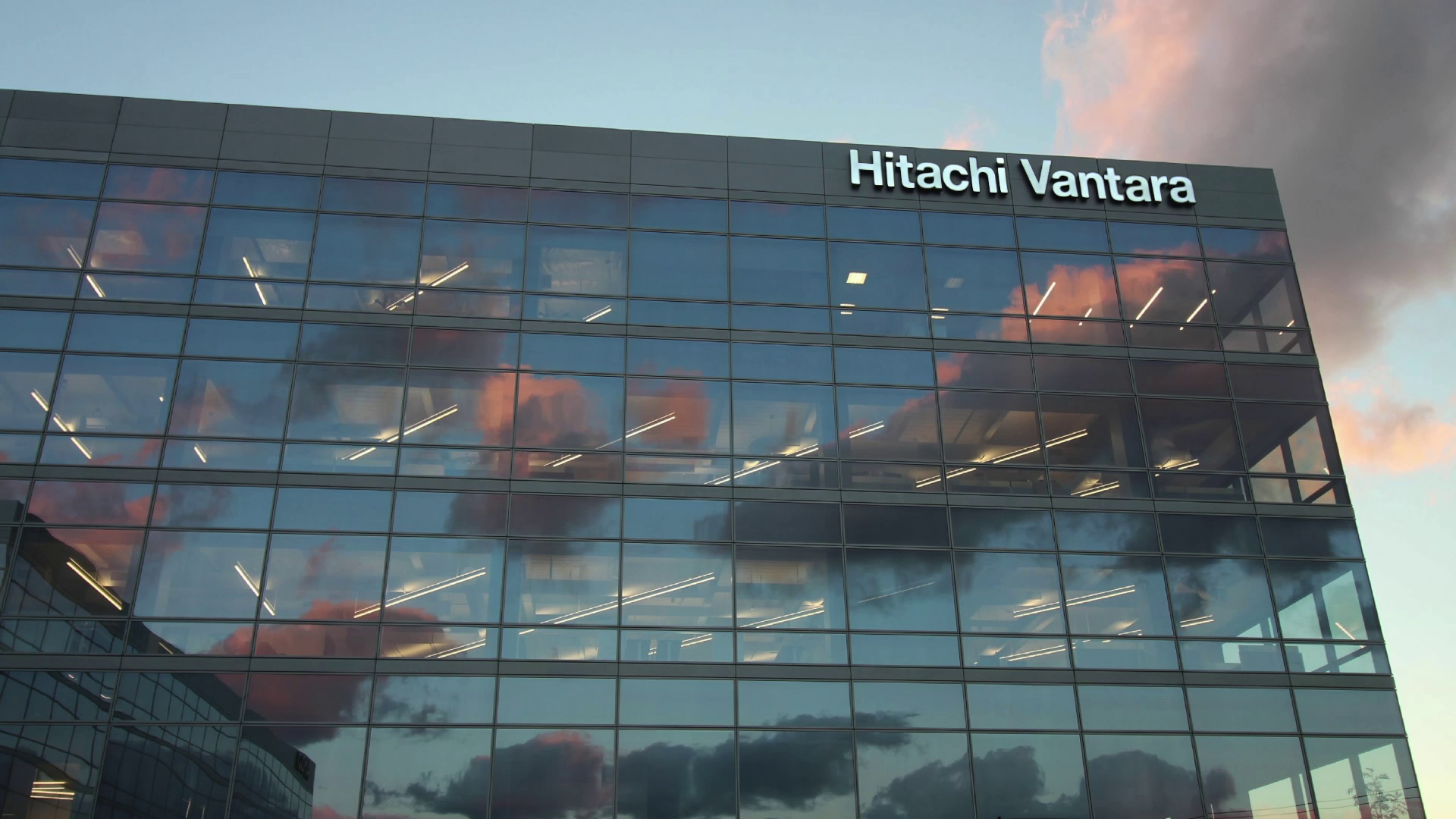 HitachiVantara-Exterior2022